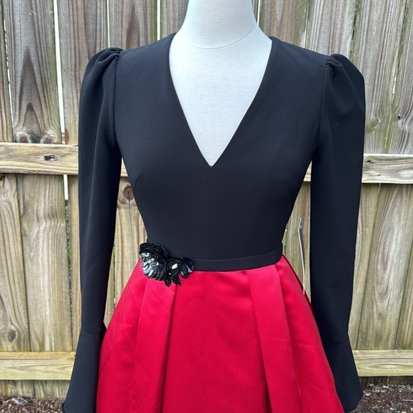 Theia V-Neck Long Sleeve Embellished Waist Box Pleat Crepe Mikado Gown, size 2 - Picture 5 of 12